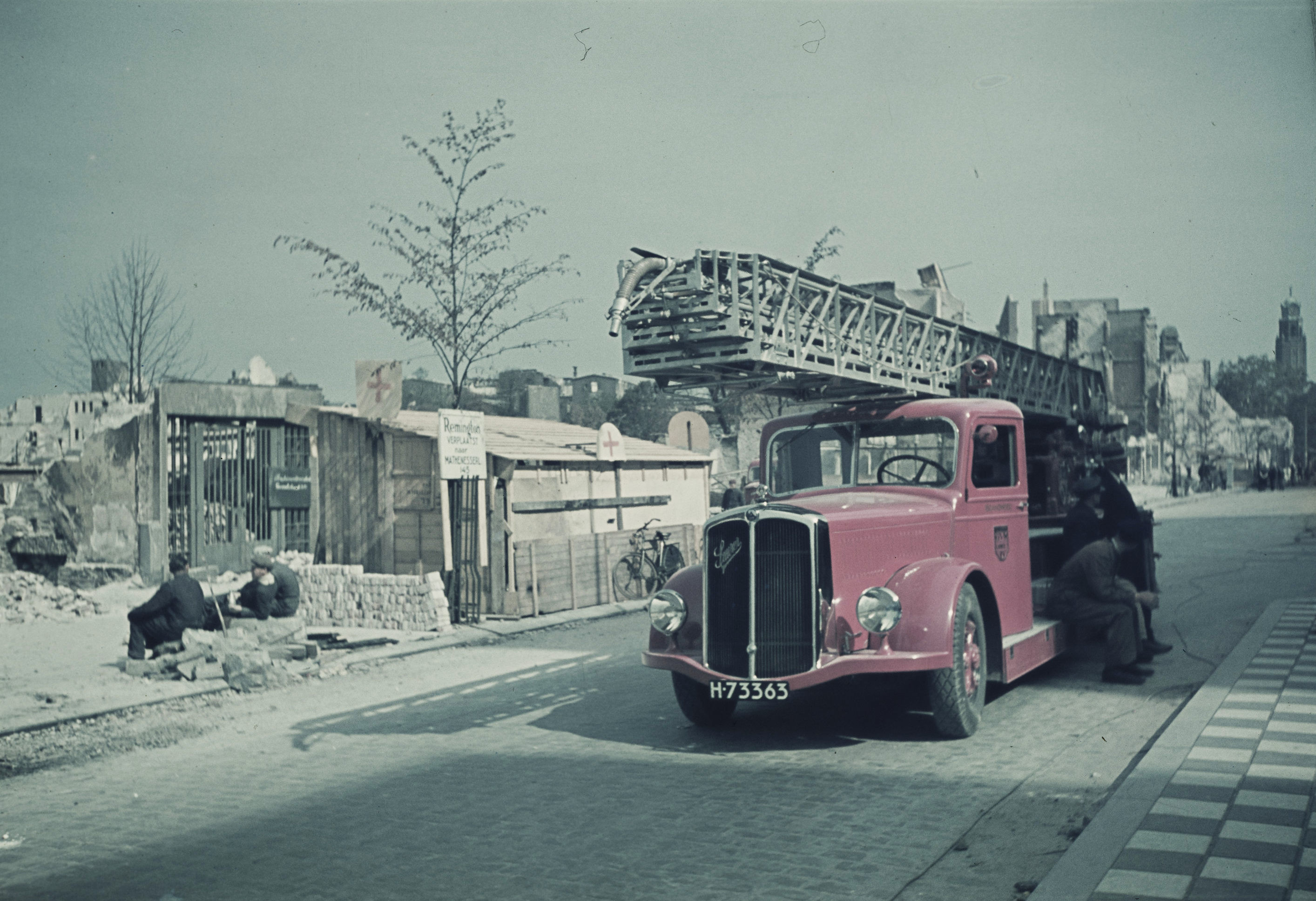 Stadsarchief -Collectie Jan Willemstijn. Brandweerauto op de Schiedamsesingel.