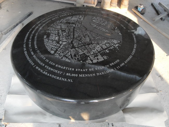 ©Stadsarchief. Zwarte brandgrenssteen.